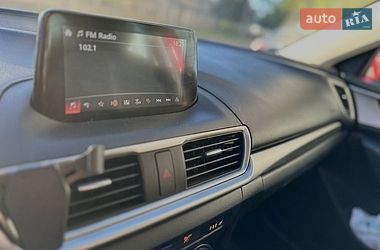 Седан Mazda 3 2017 в Николаеве