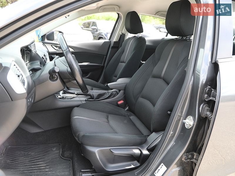 Седан Mazda 3 2017 в Харькове