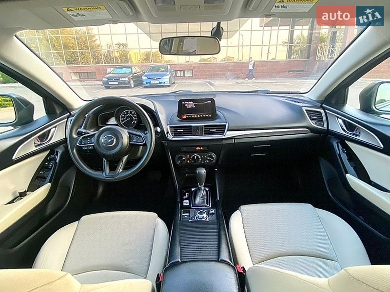 Седан Mazda 3 2017 в Киеве