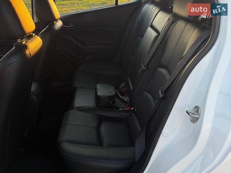 Хэтчбек Mazda 3 2016 в Виннице