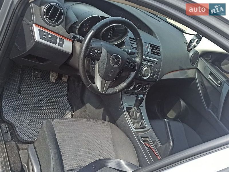 Хэтчбек Mazda 3 2009 в Смеле