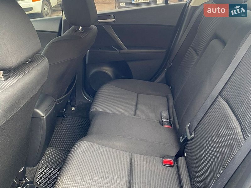 Седан Mazda 3 2012 в Кривому Розі