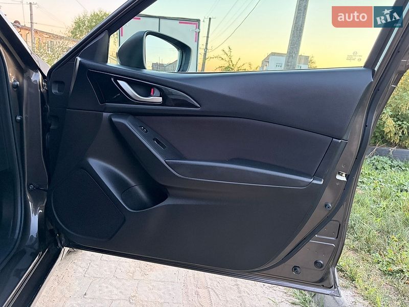 Седан Mazda 3 2014 в Львове