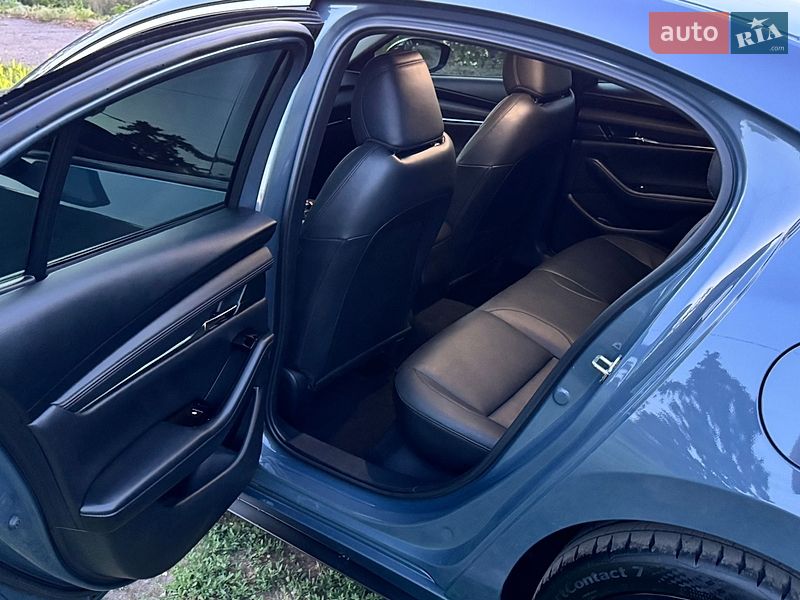 Седан Mazda 3 2022 в Днепре