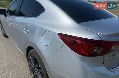 Седан Mazda 3 2018 в Ромнах