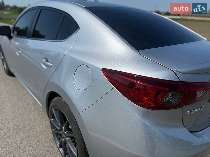 Седан Mazda 3 2018 в Ромнах