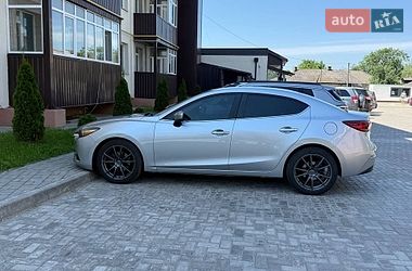 Седан Mazda 3 2018 в Ромнах