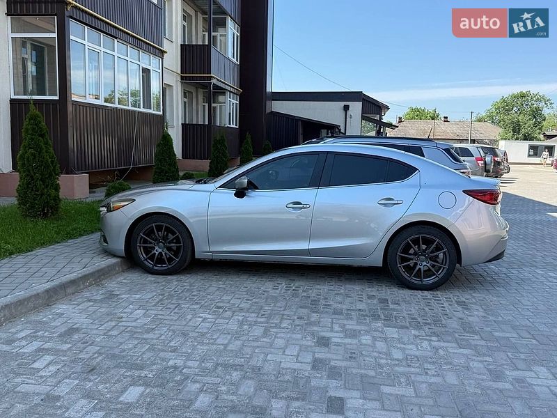 Седан Mazda 3 2018 в Ромнах