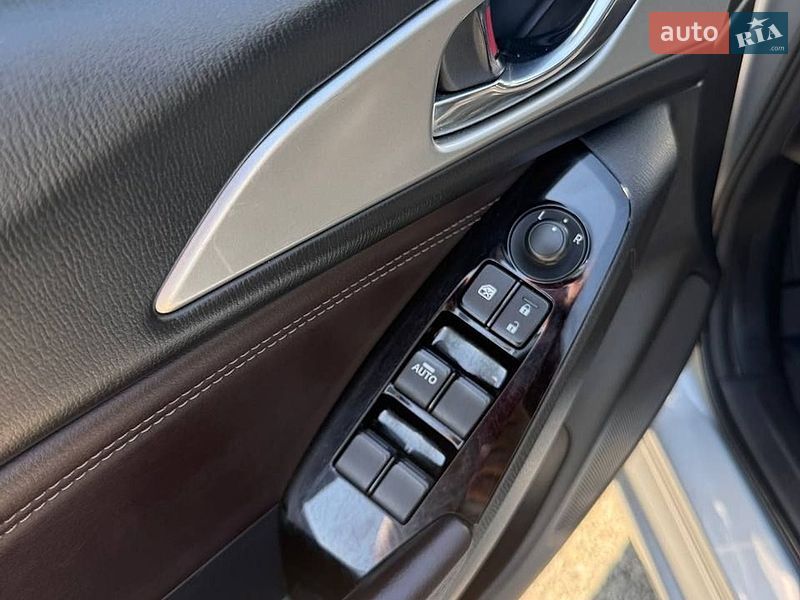 Седан Mazda 3 2018 в Ромнах