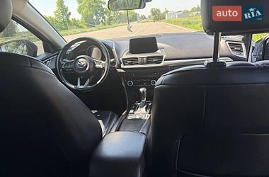 Седан Mazda 3 2018 в Ромнах