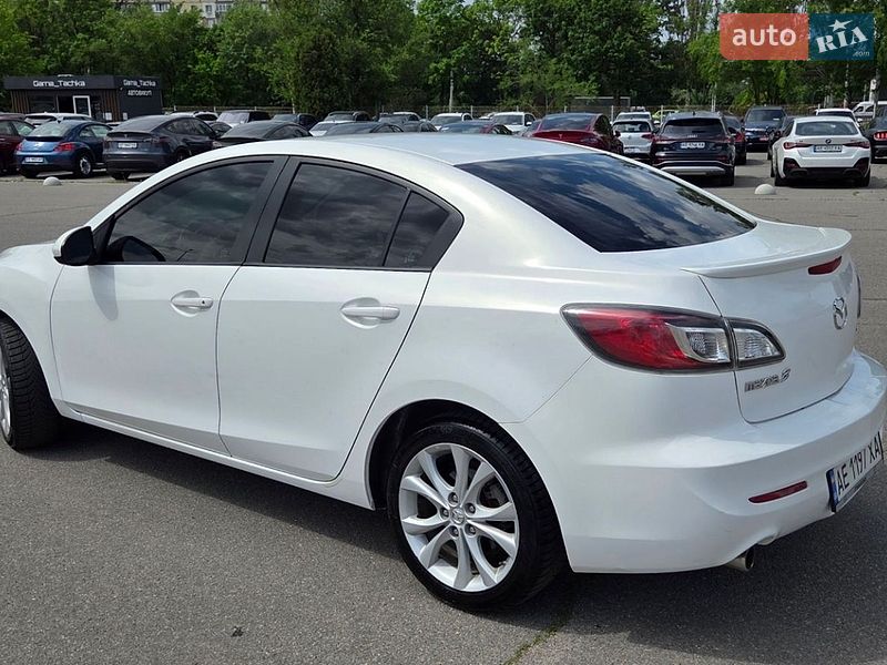 Седан Mazda 3 2010 в Днепре