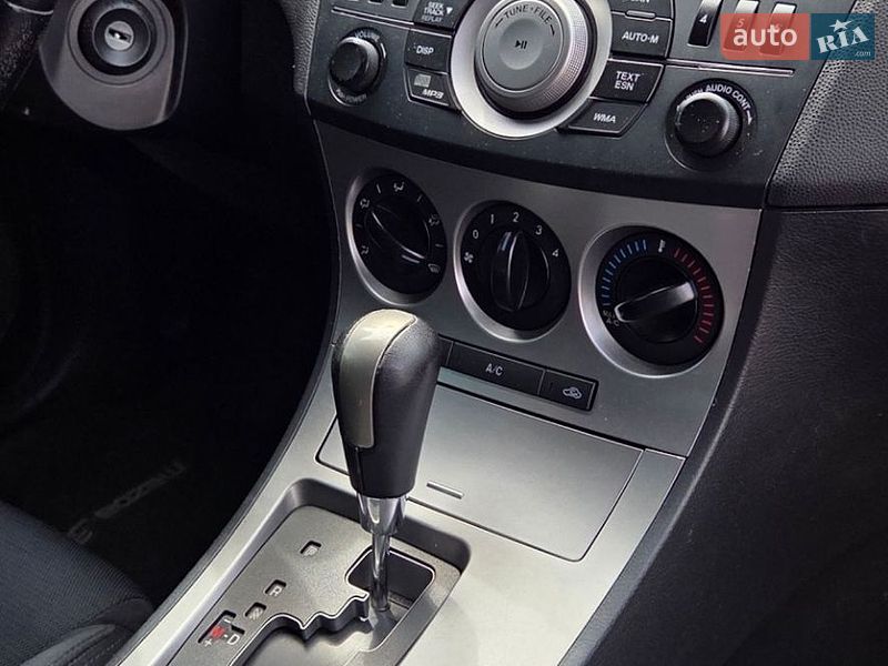 Седан Mazda 3 2010 в Днепре