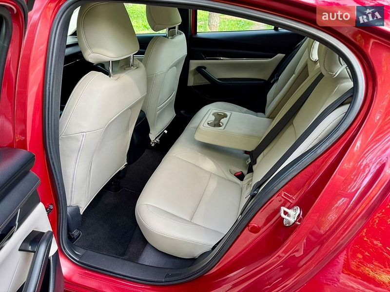 Седан Mazda 3 2019 в Киеве