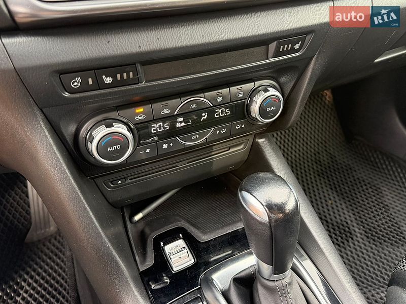 Седан Mazda 3 2017 в Киеве