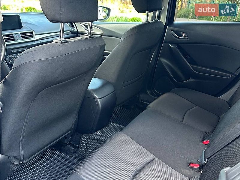 Седан Mazda 3 2018 в Коломые