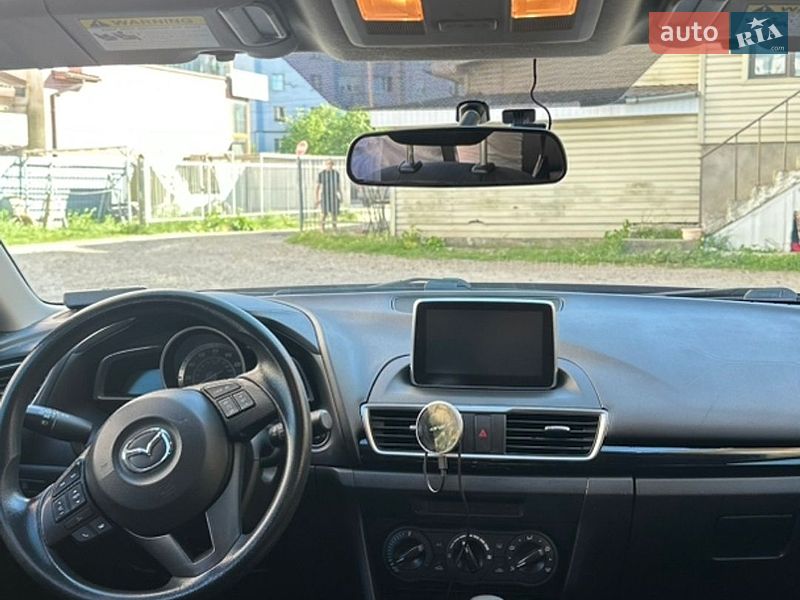 Седан Mazda 3 2015 в Ивано-Франковске