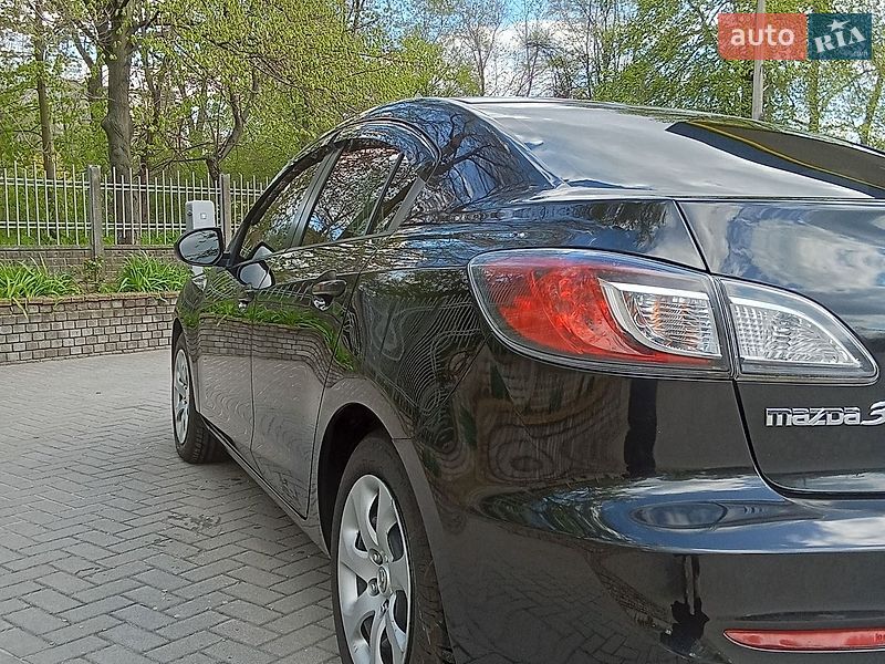 Седан Mazda 3 2011 в Запоріжжі