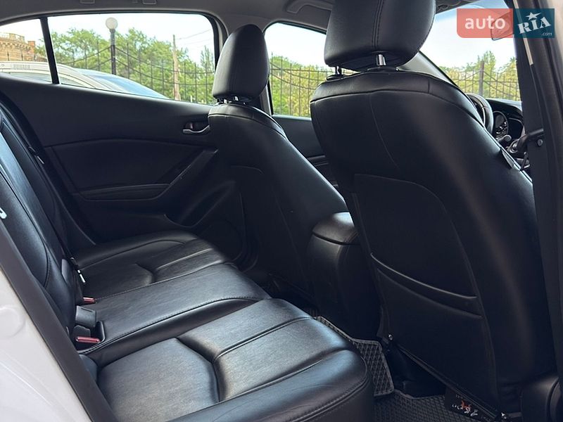 Седан Mazda 3 2018 в Одесі