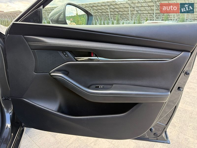 Седан Mazda 3 2023 в Львові