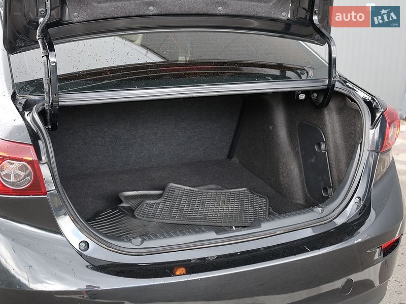 Седан Mazda 3 2014 в Киеве