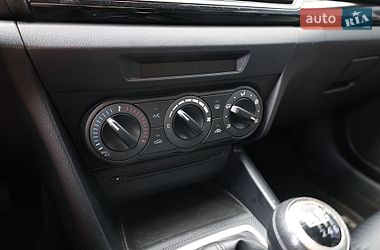 Седан Mazda 3 2014 в Киеве