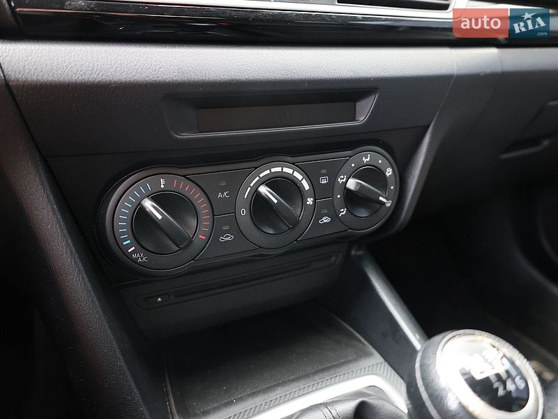 Седан Mazda 3 2014 в Киеве