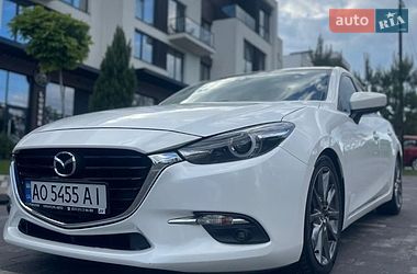 Седан Mazda 3 2017 в Ужгороде