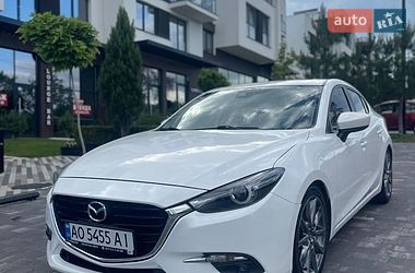 Седан Mazda 3 2017 в Ужгороді