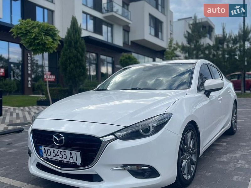 Седан Mazda 3 2017 в Ужгороді
