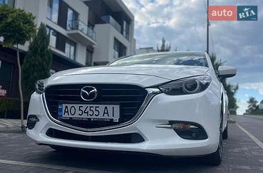 Седан Mazda 3 2017 в Ужгороді