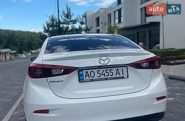 Седан Mazda 3 2017 в Ужгороді