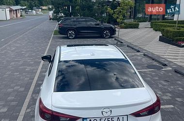 Седан Mazda 3 2017 в Ужгороді