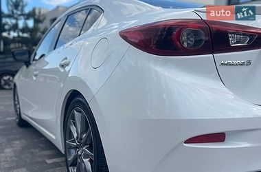 Седан Mazda 3 2017 в Ужгороді