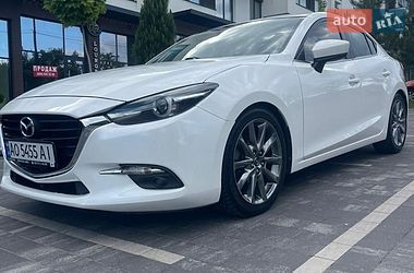 Седан Mazda 3 2017 в Ужгороді