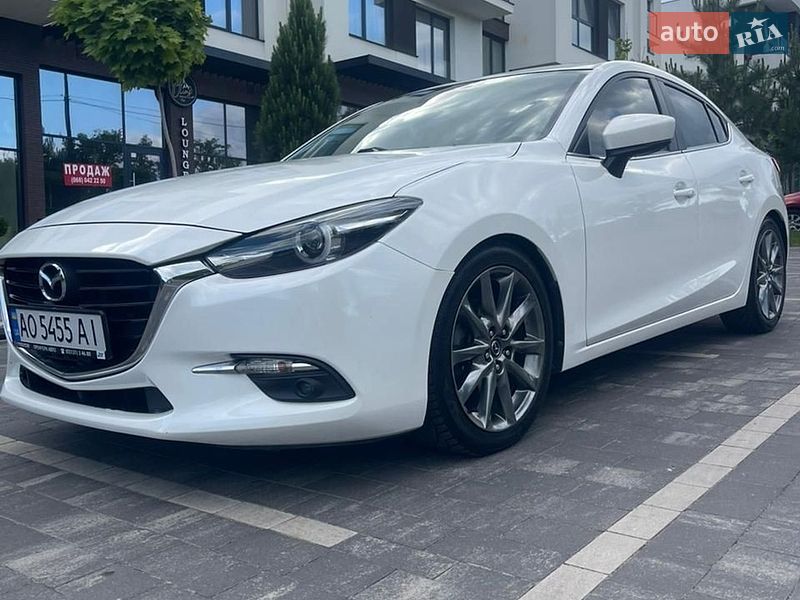 Седан Mazda 3 2017 в Ужгороді