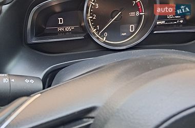 Седан Mazda 3 2017 в Ужгороді