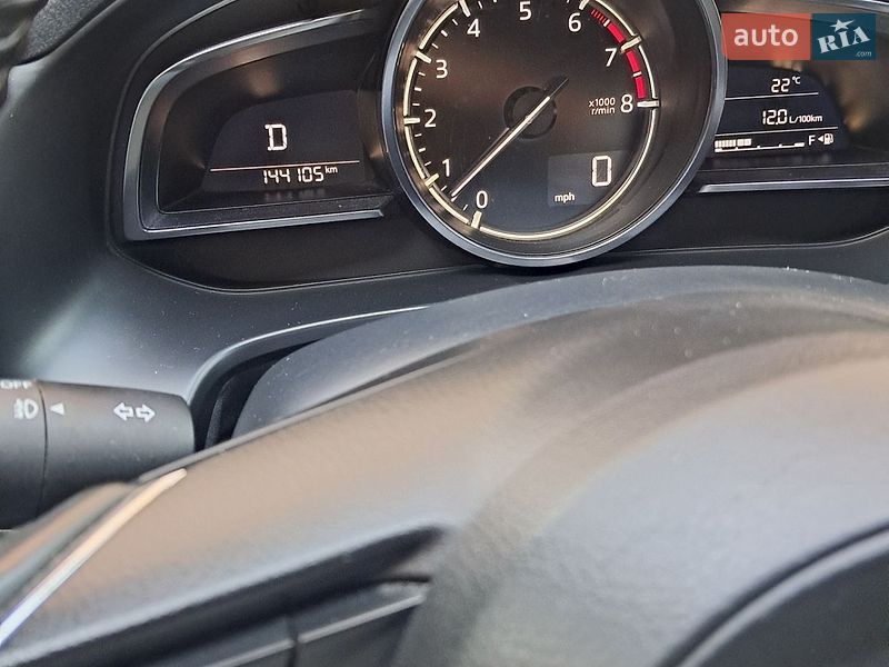 Седан Mazda 3 2017 в Ужгороді