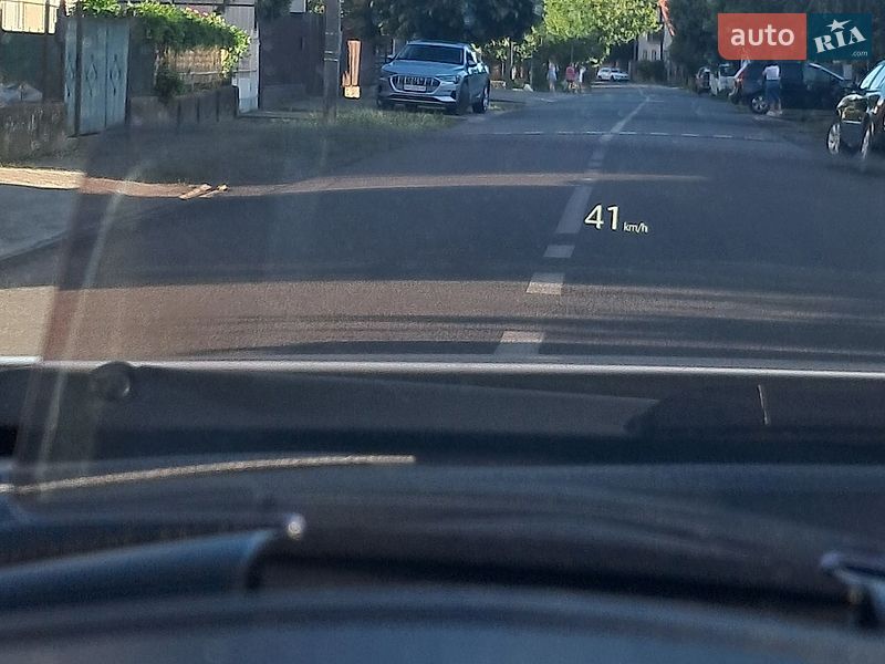 Седан Mazda 3 2017 в Ужгороді