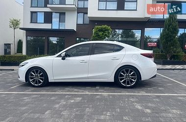 Седан Mazda 3 2017 в Ужгороді
