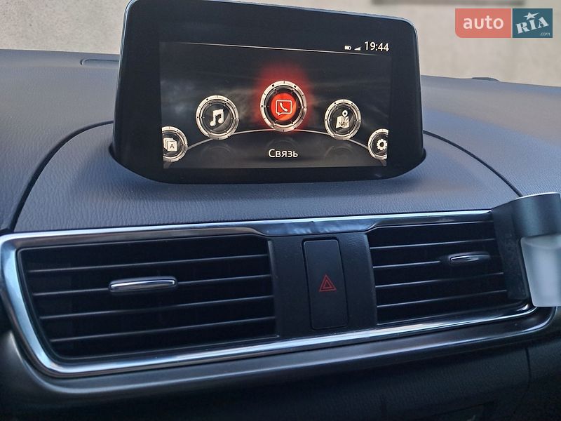 Седан Mazda 3 2017 в Ужгороді