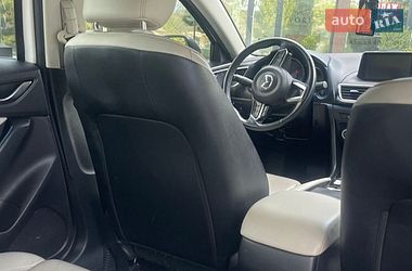 Седан Mazda 3 2017 в Ужгороде