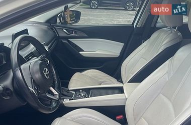Седан Mazda 3 2017 в Ужгороді