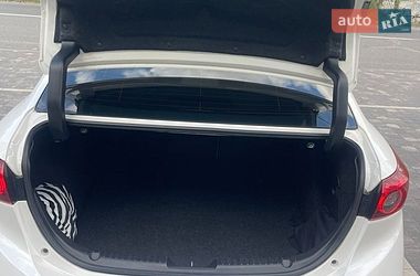 Седан Mazda 3 2017 в Ужгороді