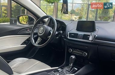Седан Mazda 3 2017 в Ужгороде