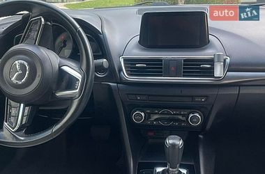 Седан Mazda 3 2017 в Ужгороді