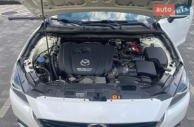 Седан Mazda 3 2017 в Ужгороде