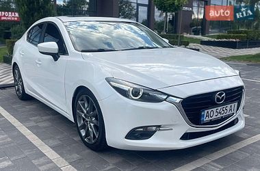 Седан Mazda 3 2017 в Ужгороді