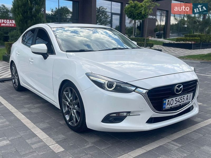 Седан Mazda 3 2017 в Ужгороді
