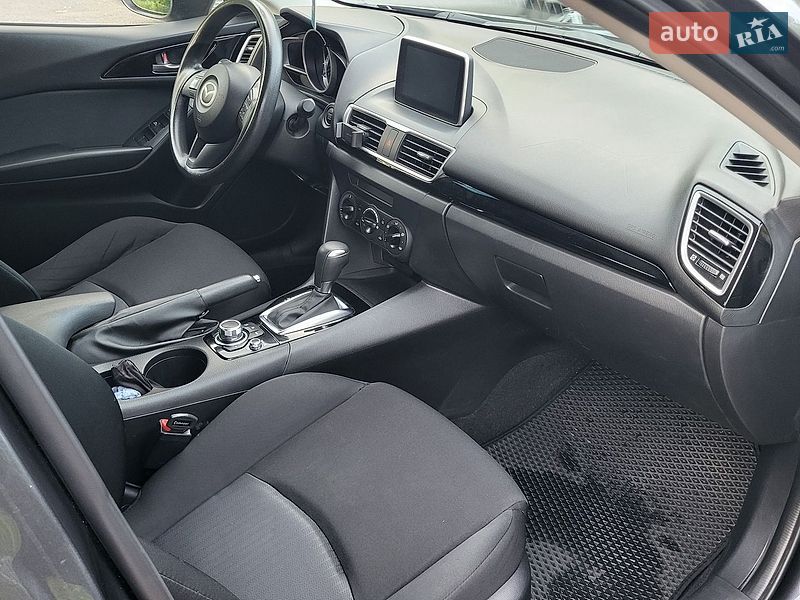 Седан Mazda 3 2015 в Полтаве