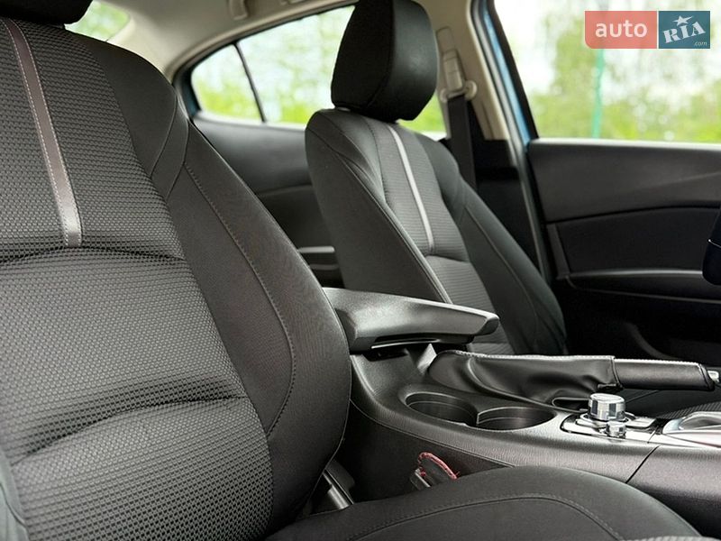 Седан Mazda 3 2017 в Обухові